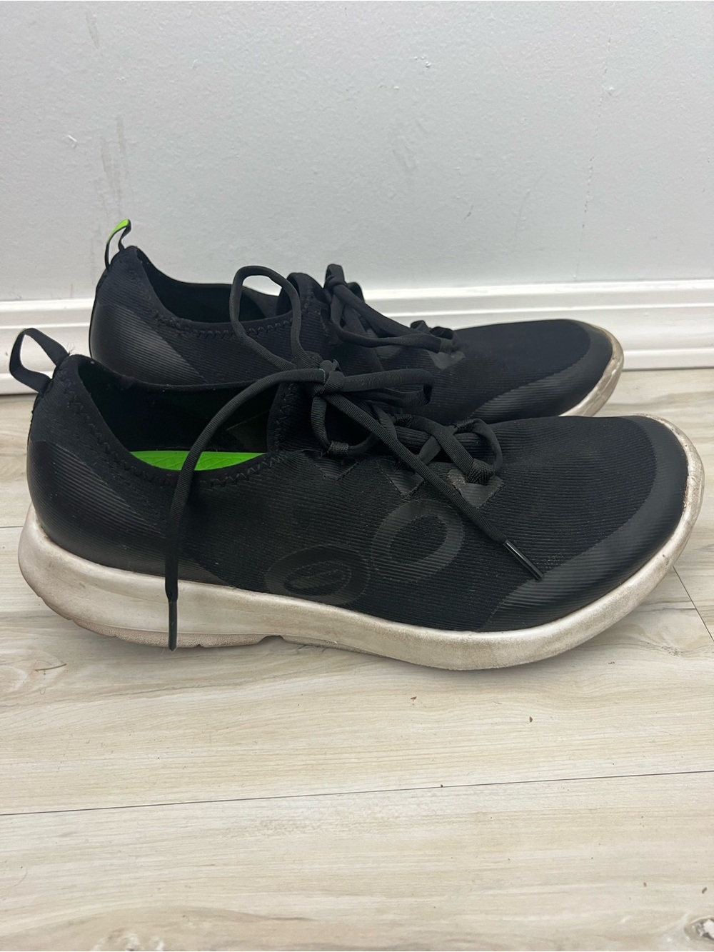 OOFOS OOmg Sport Men's Black Lightweight Athletic Sneakers